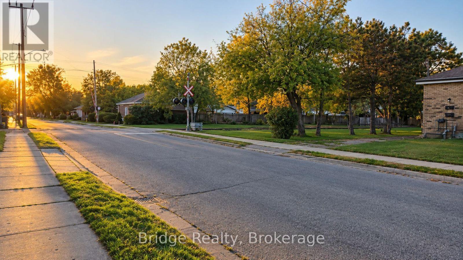 497 Simcoe Street Property Photo 29