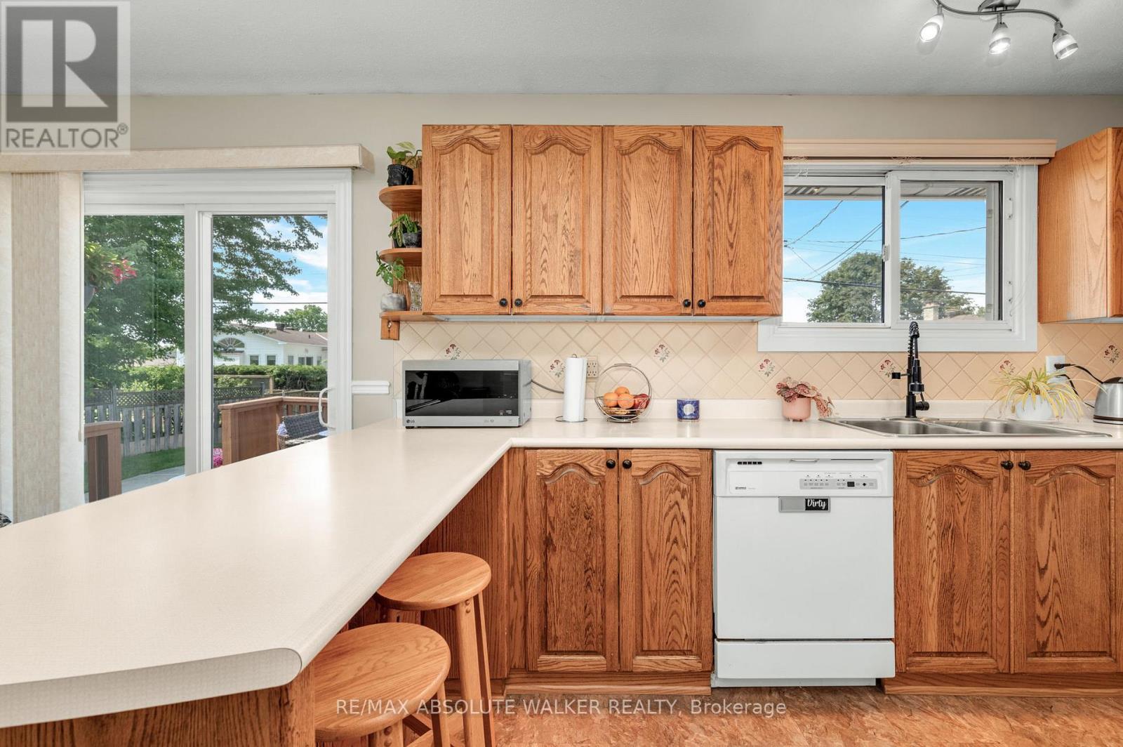 337 Roxdale Avenue Property Photo 18