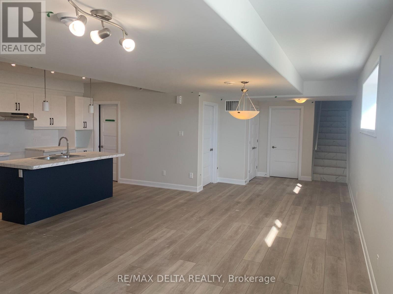 A - 930 Chablis Crescent Property Photo 3