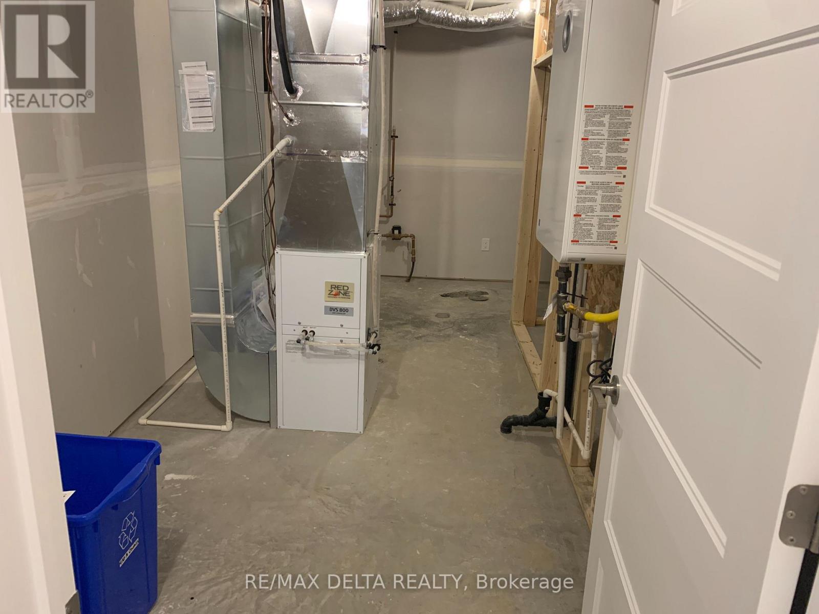 A - 930 Chablis Crescent Property Photo 17