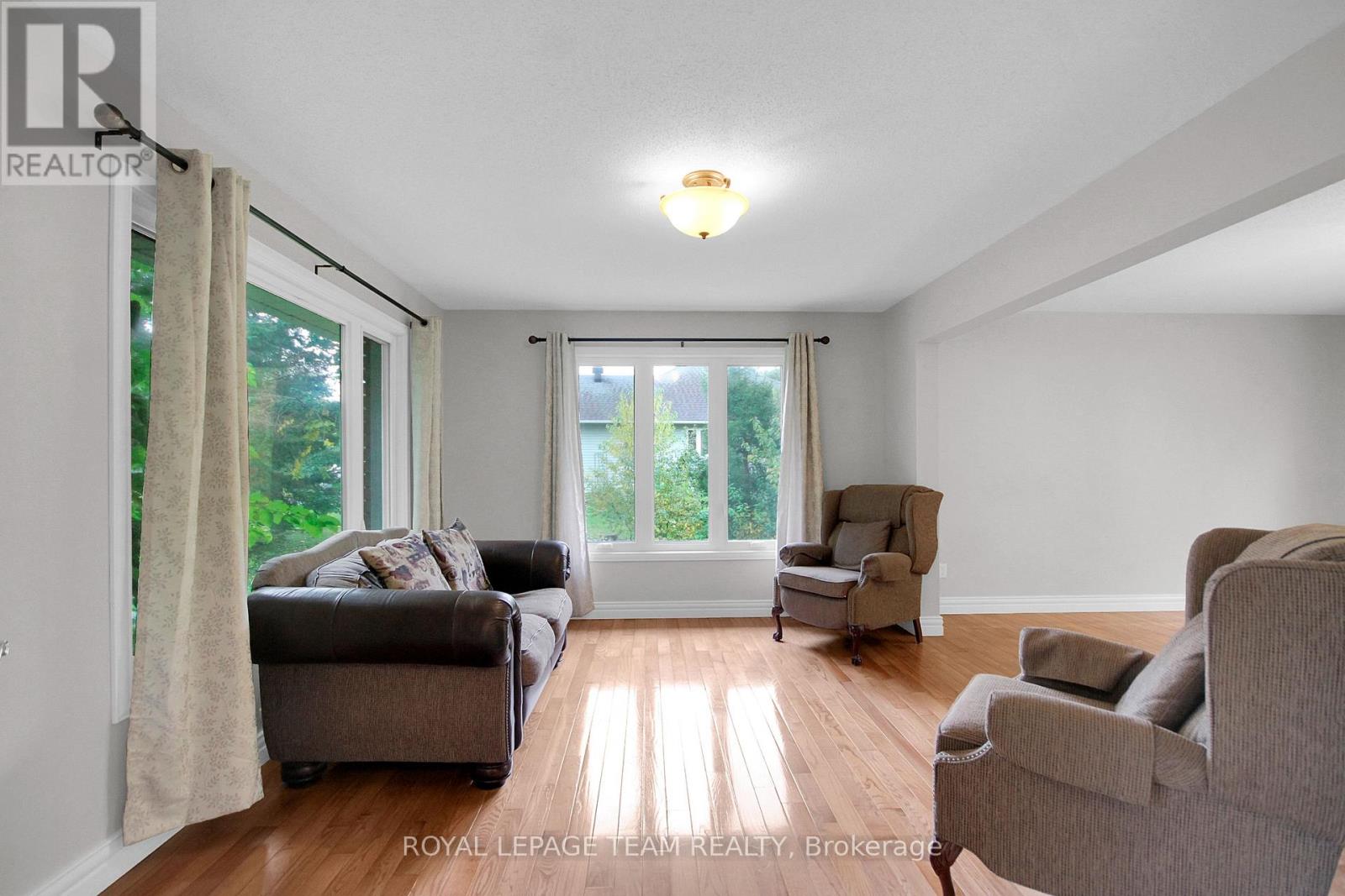 7089 Bush Drive Property Photo 4