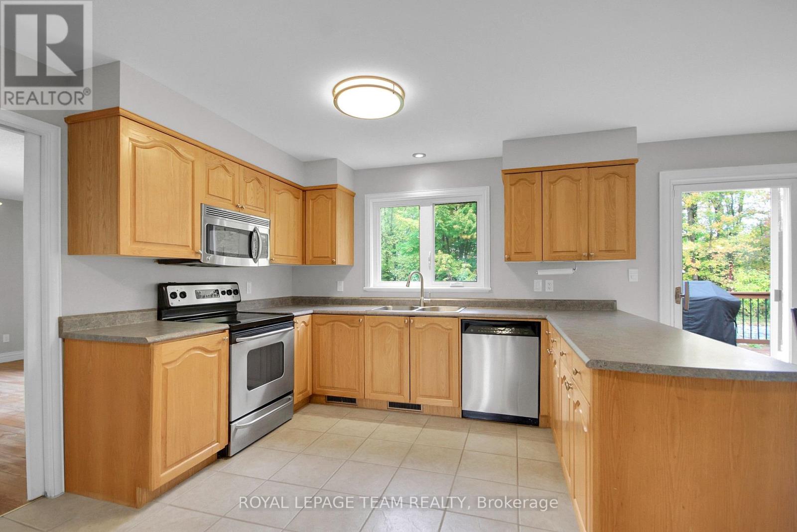 7089 Bush Drive Property Photo 10