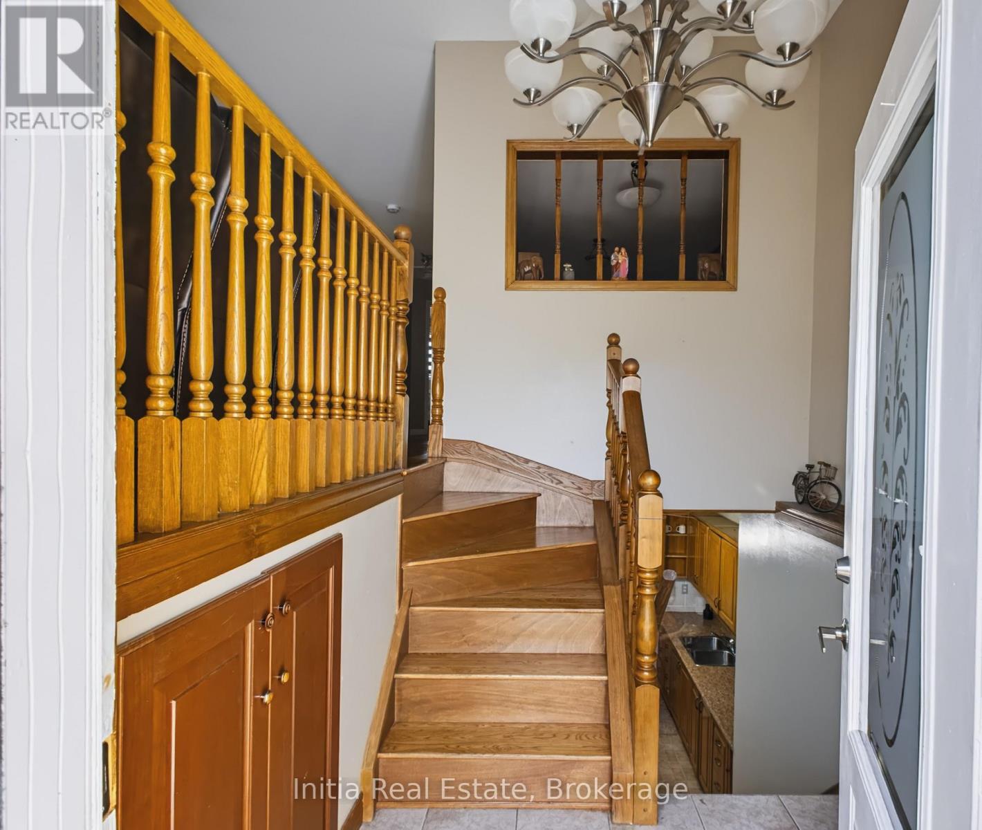 726 Sandison Street N Property Photo 4