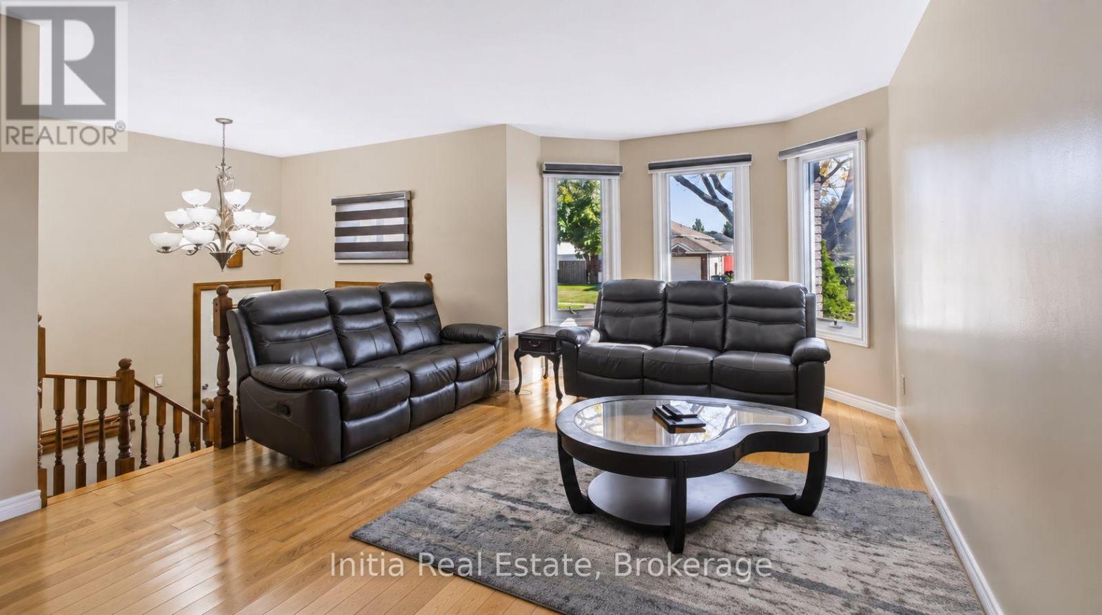 726 Sandison Street N Property Photo 6