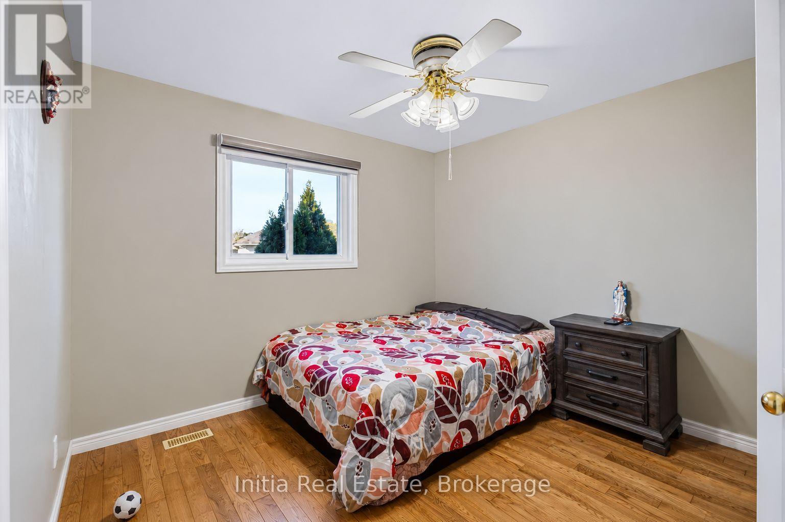 726 Sandison Street N Property Photo 20