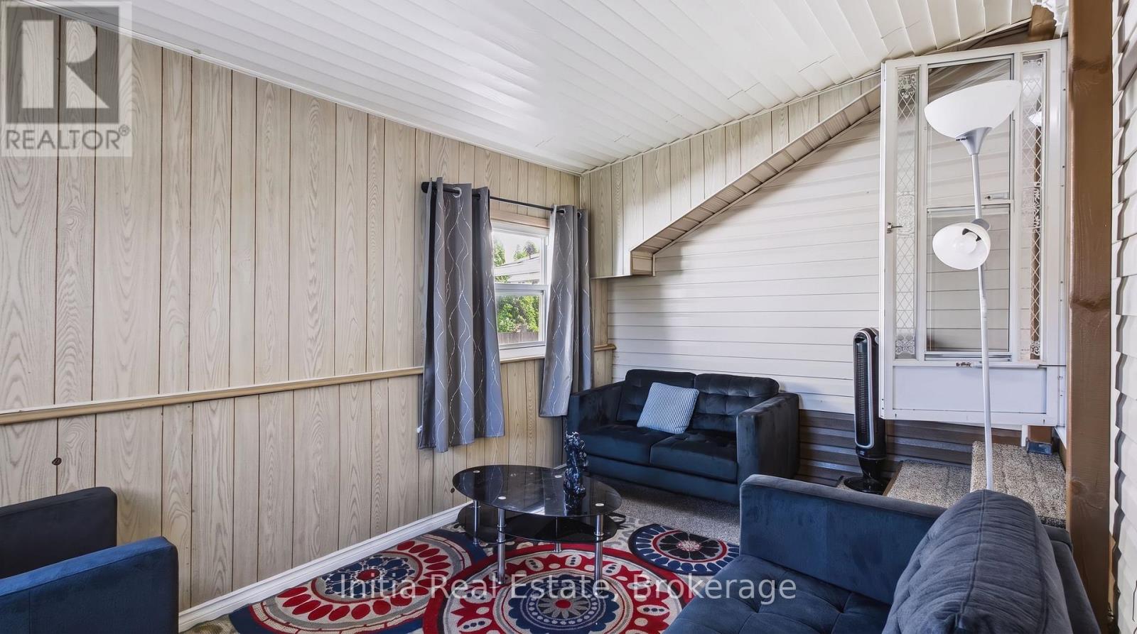 726 Sandison Street N Property Photo 22