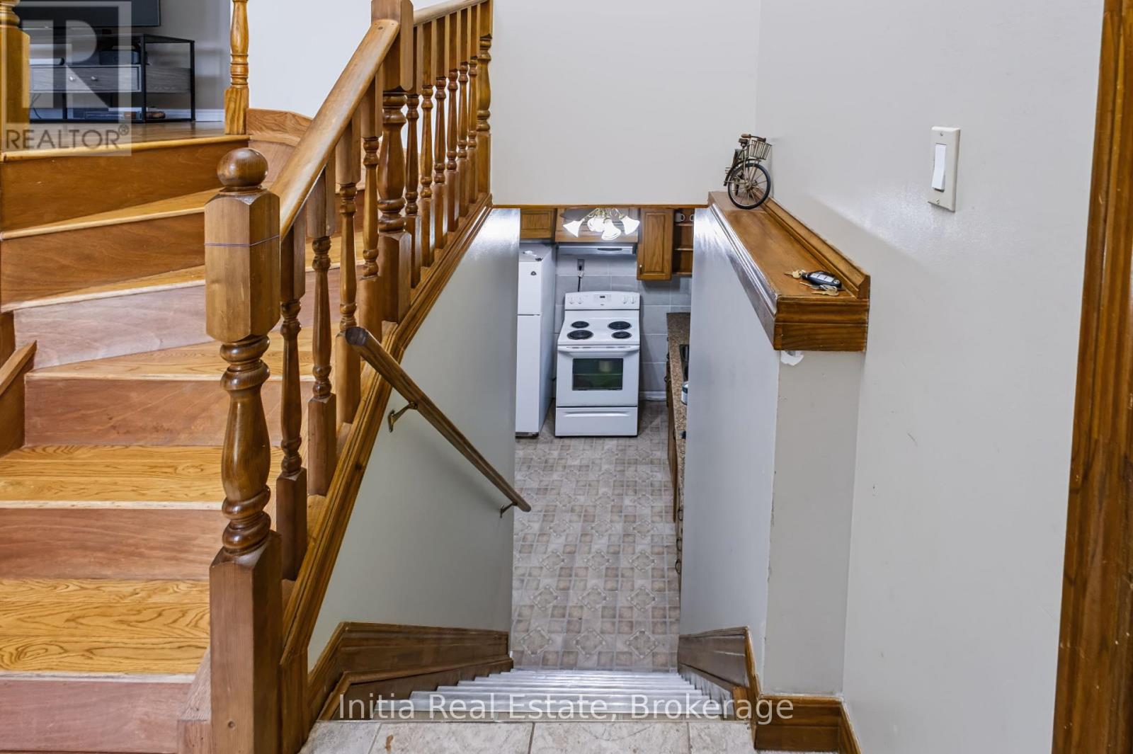 726 Sandison Street N Property Photo 24