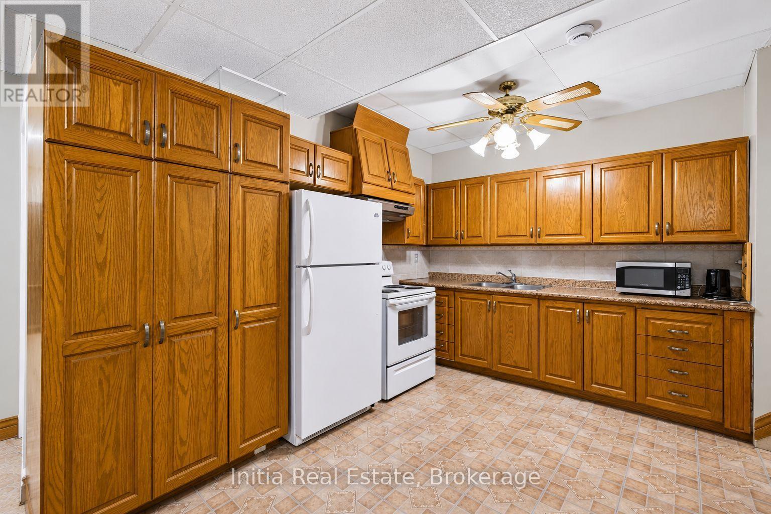 726 Sandison Street N Property Photo 26