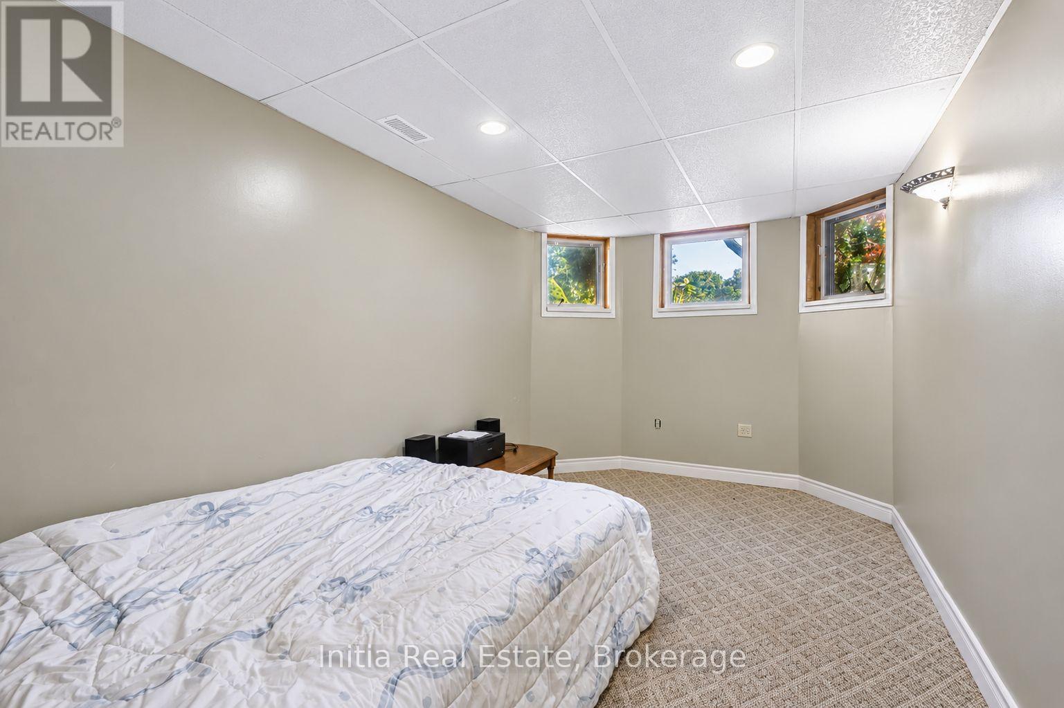 726 Sandison Street N Property Photo 34