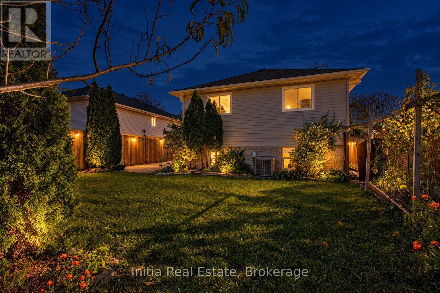 726 Sandison Street N Property Photo 43
