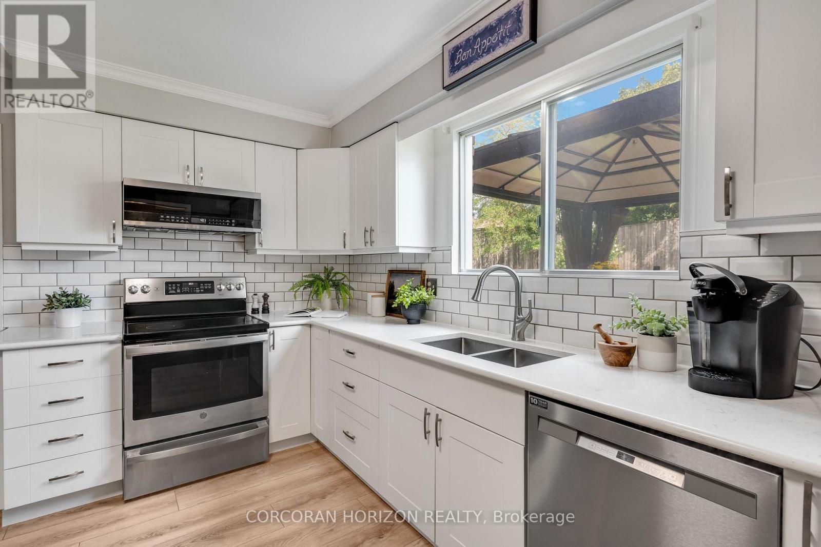 8 Blue Spruce Court Property Photo 12