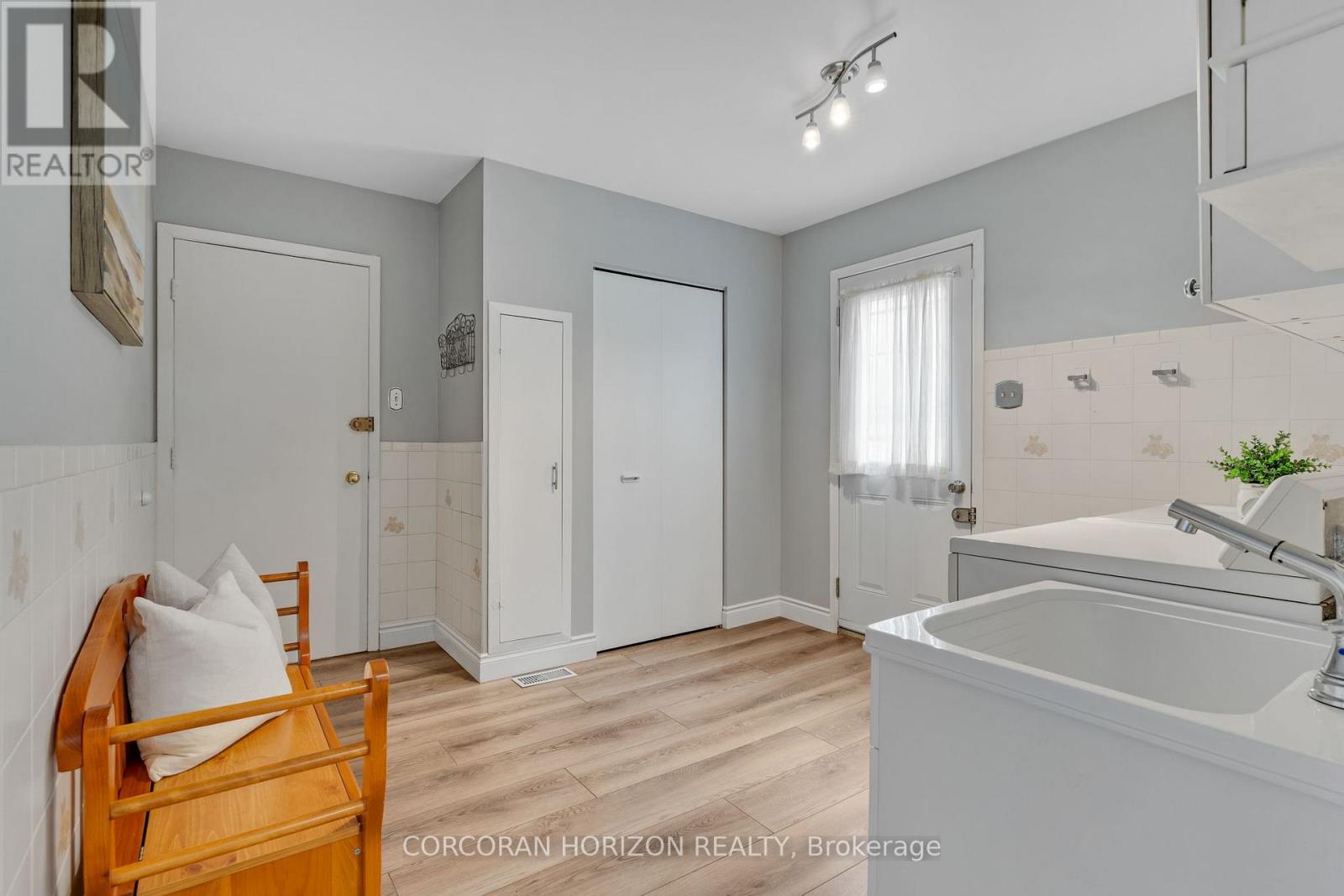 8 Blue Spruce Court Property Photo 16