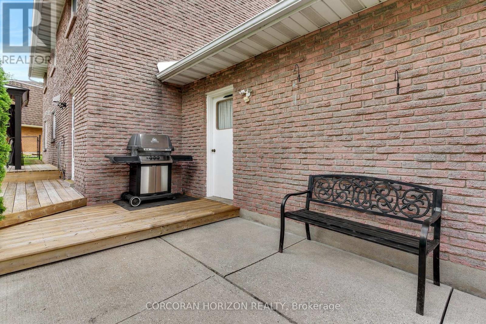 8 Blue Spruce Court Property Photo 33