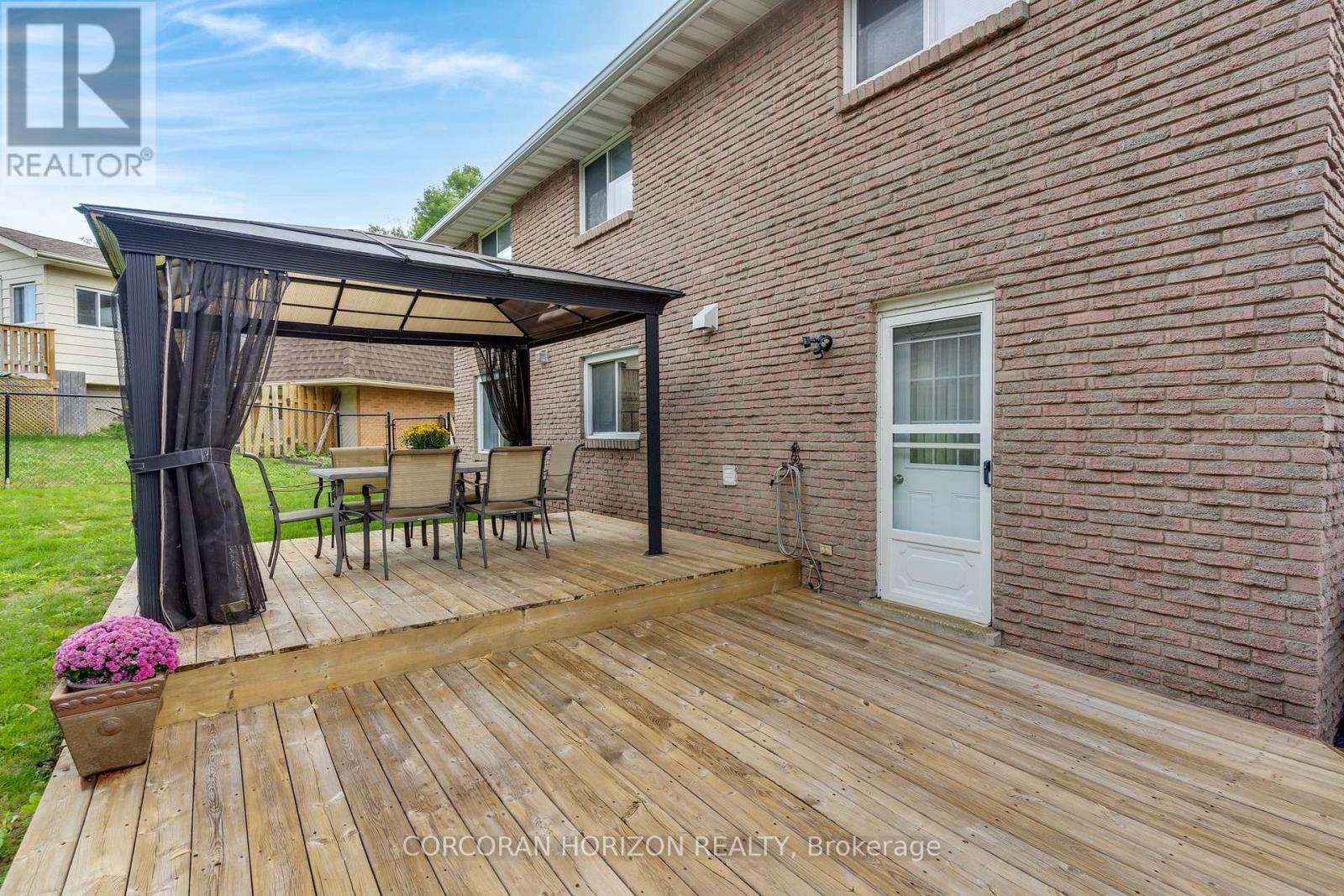 8 Blue Spruce Court Property Photo 34