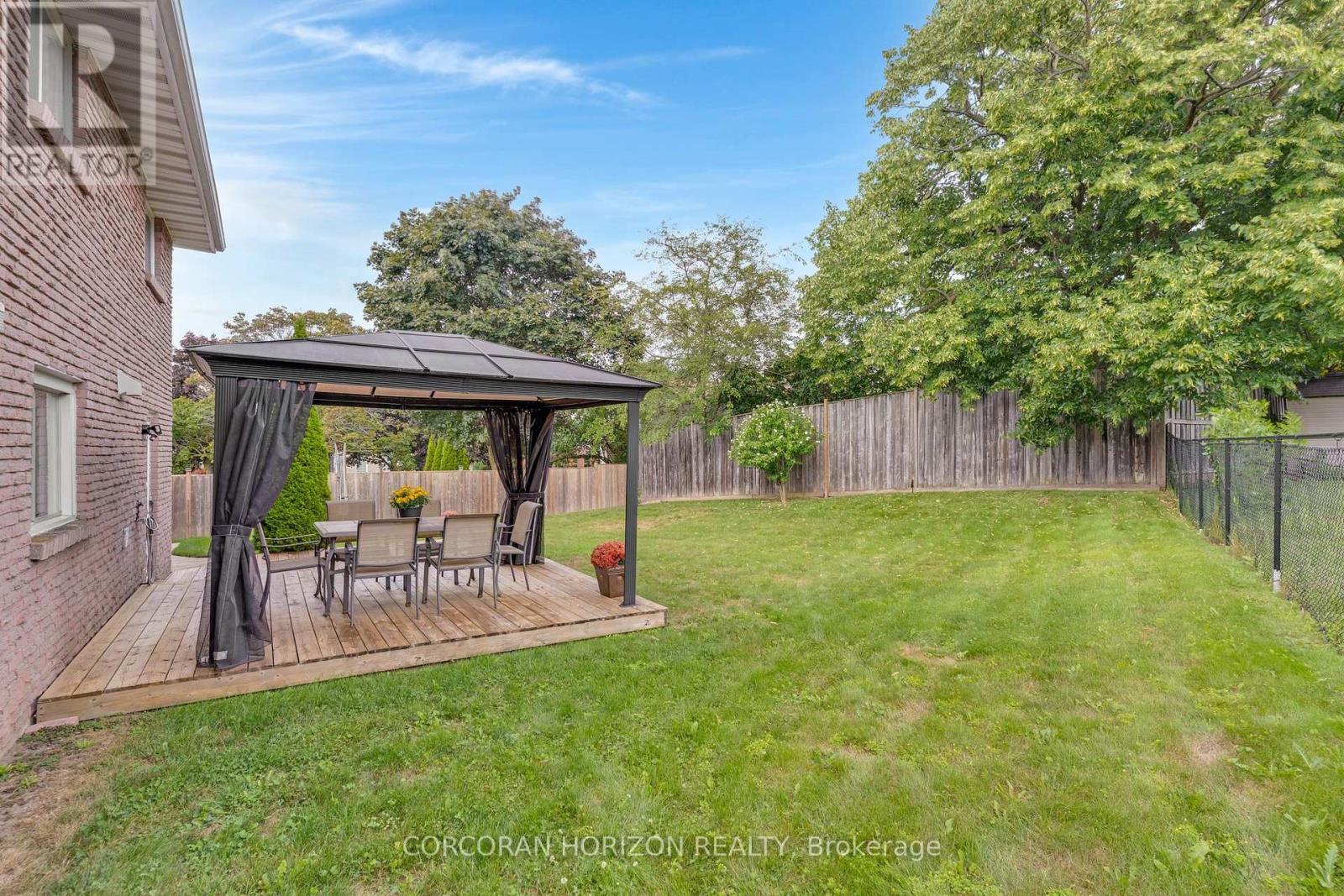 8 Blue Spruce Court Property Photo 40