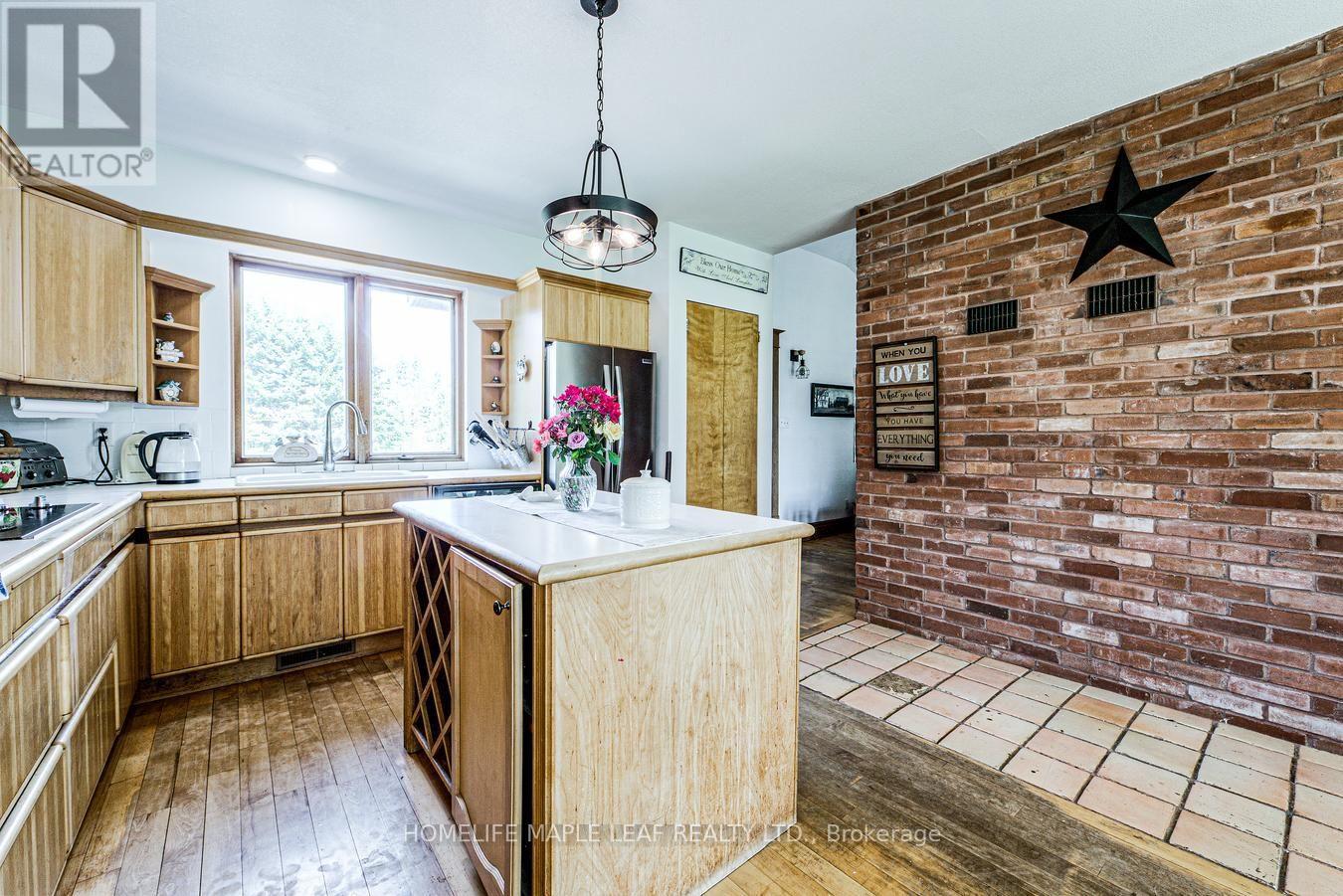 333329 7th Line Property Photo 9