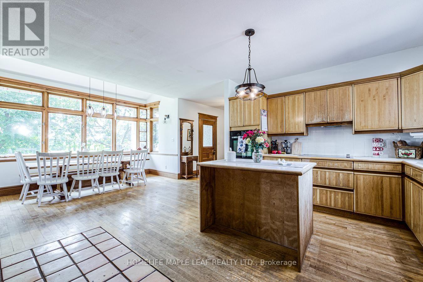 333329 7th Line Property Photo 11