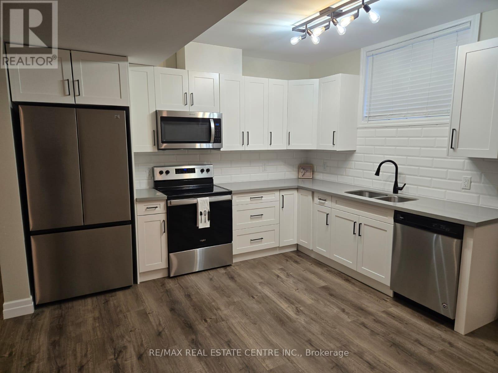Lower - 160 Beck Street Property Photo 1
