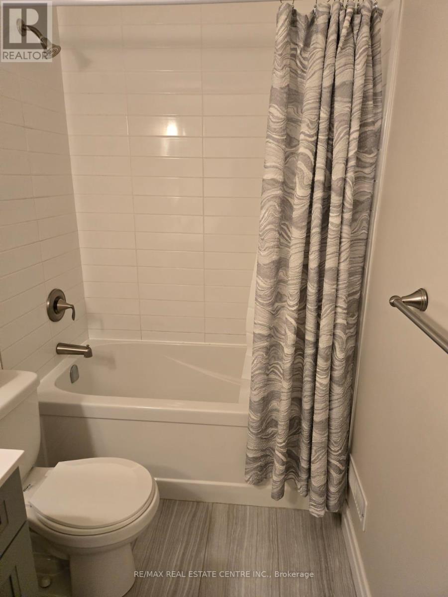 Lower - 160 Beck Street Property Photo 7