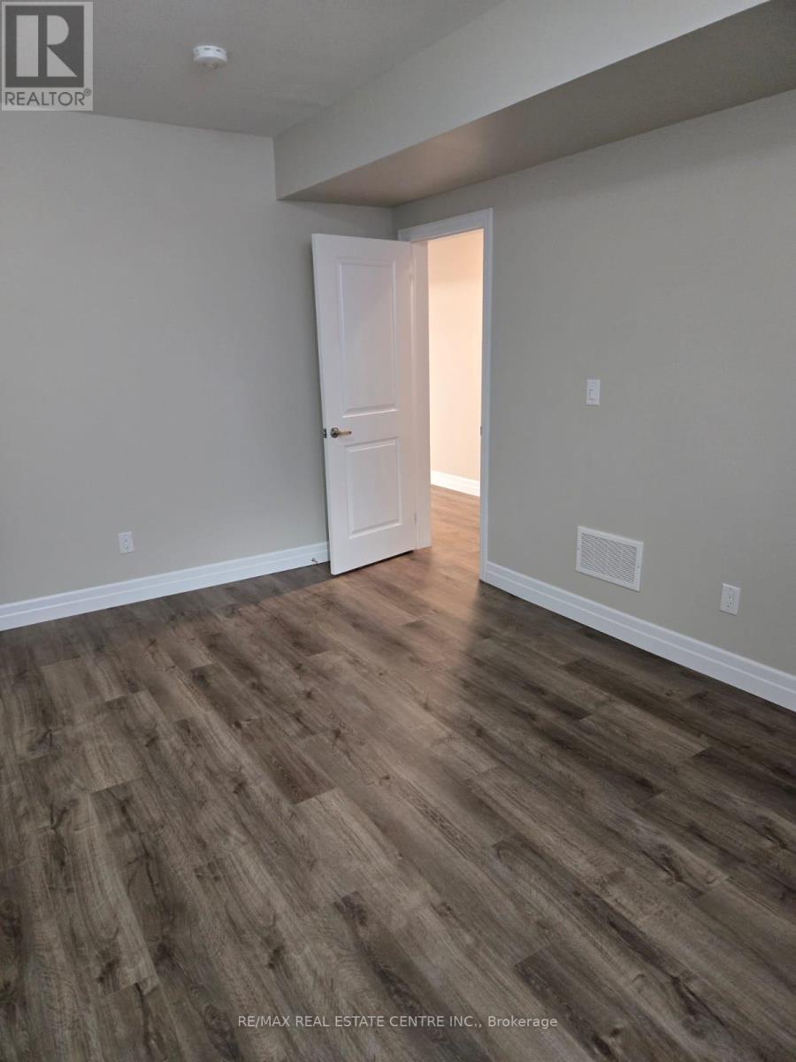Lower - 160 Beck Street Property Photo 13