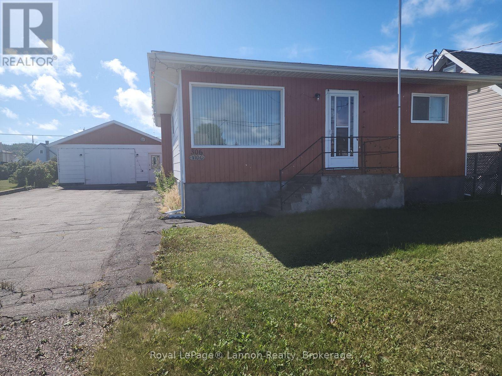 306 Walker Street E Property Photo 1