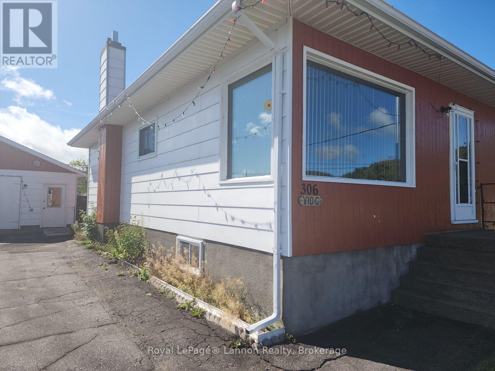 306 Walker Street E Property Photo 2