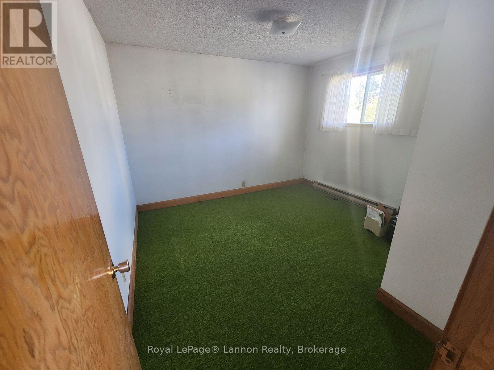 306 Walker Street E Property Photo 10