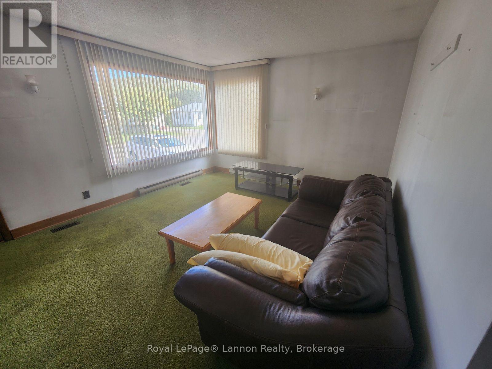 306 Walker Street E Property Photo 11