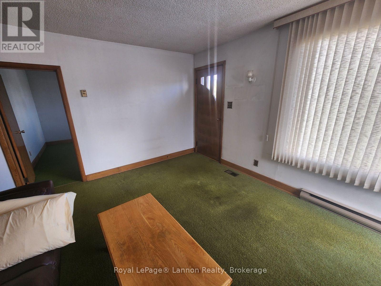 306 Walker Street E Property Photo 12