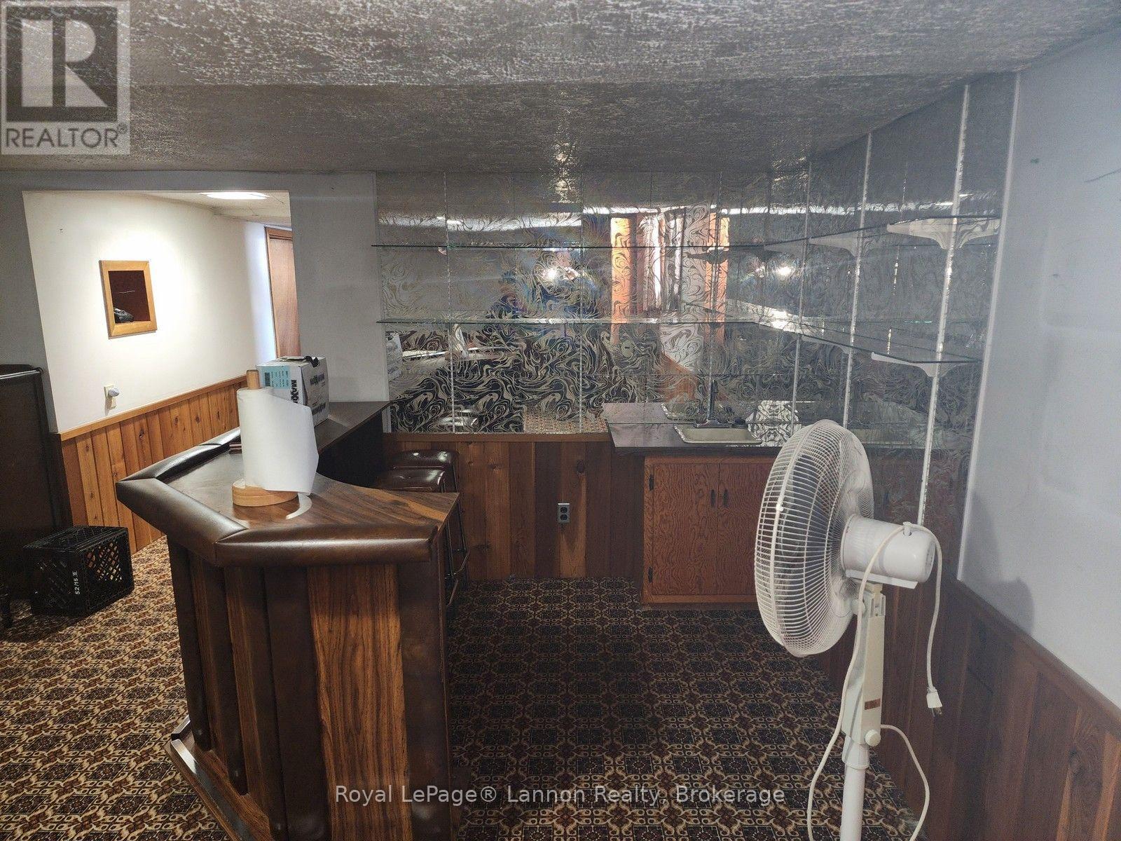 306 Walker Street E Property Photo 17