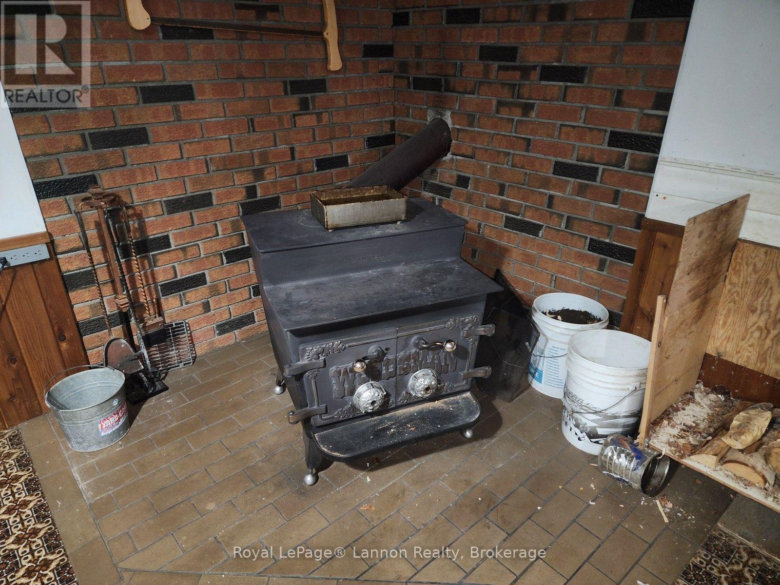 306 Walker Street E Property Photo 18