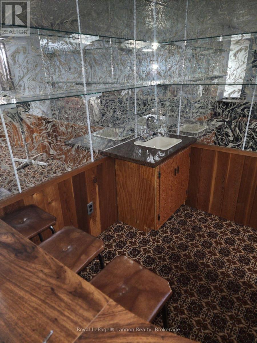 306 Walker Street E Property Photo 19