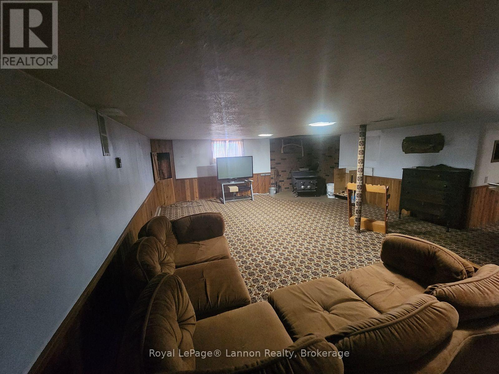 306 Walker Street E Property Photo 21
