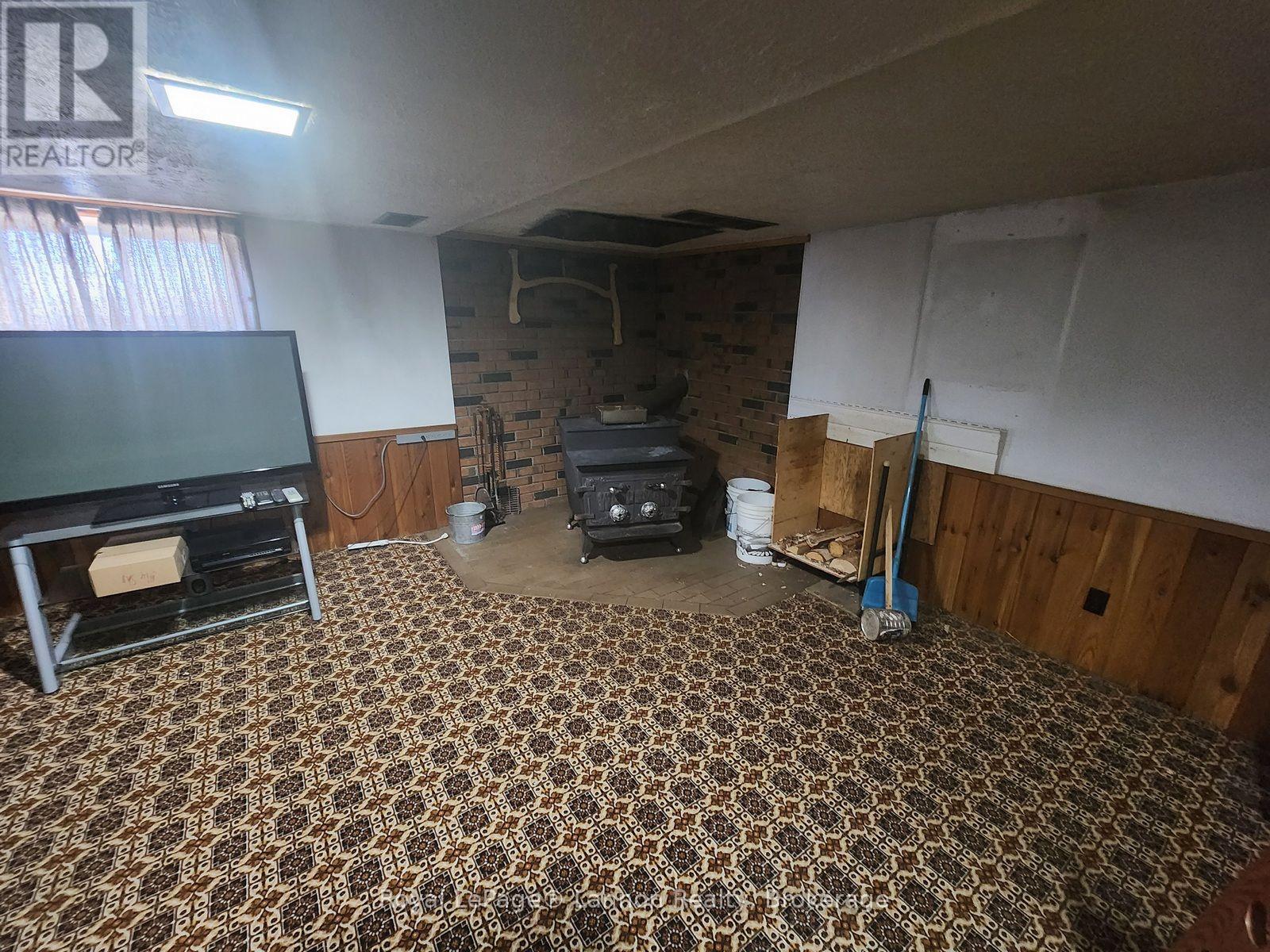 306 Walker Street E Property Photo 22