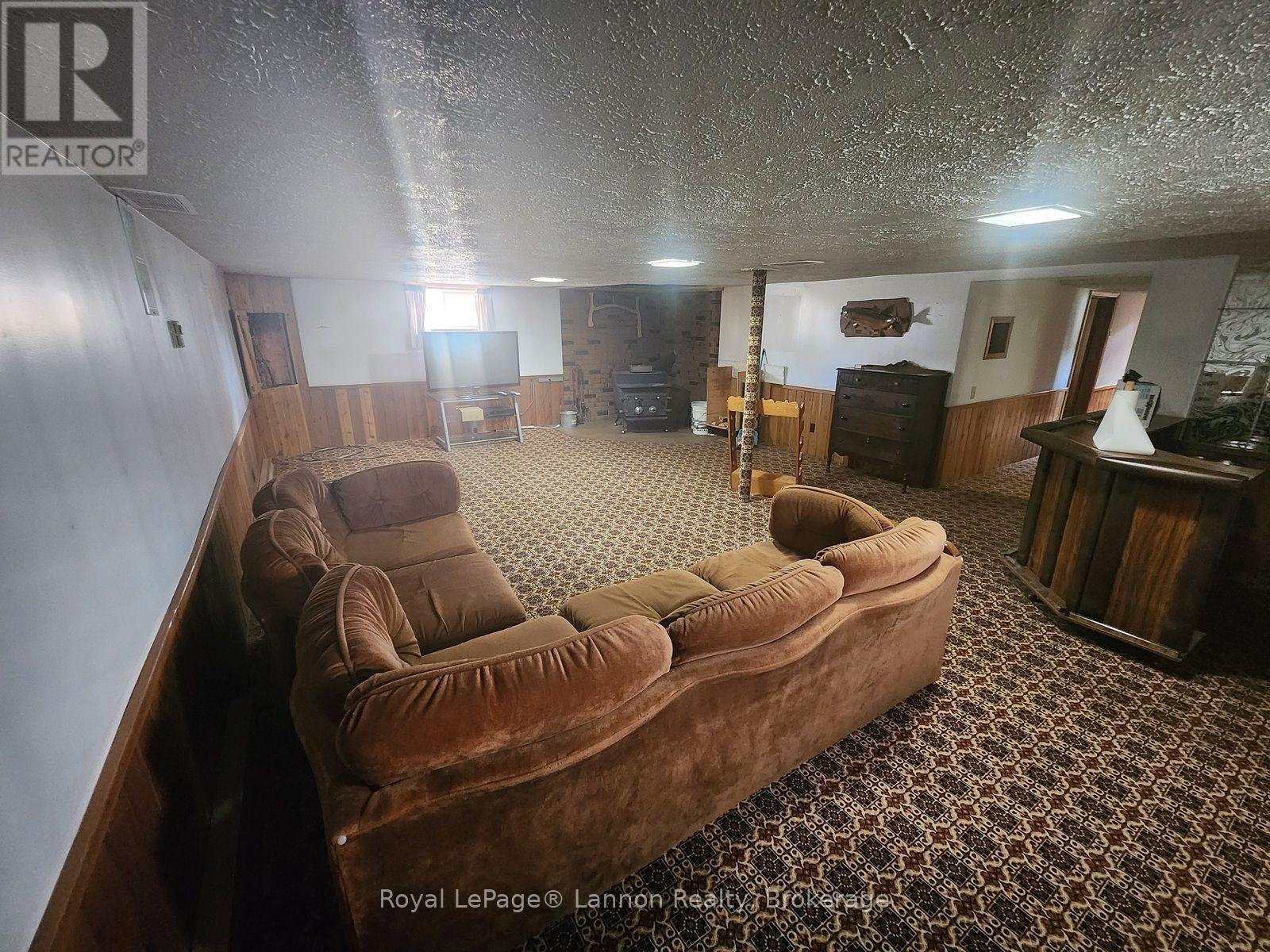 306 Walker Street E Property Photo 23