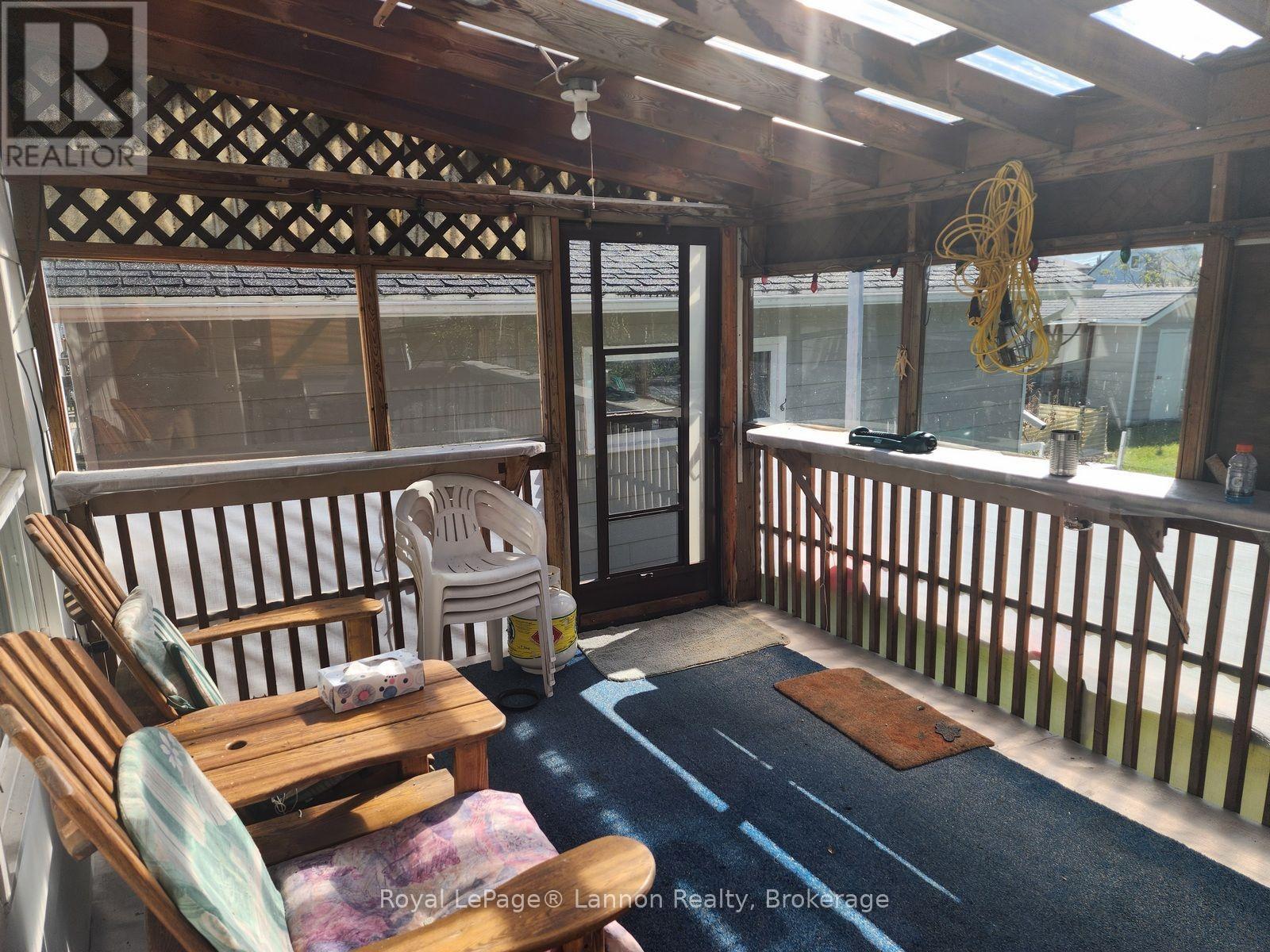 306 Walker Street E Property Photo 29