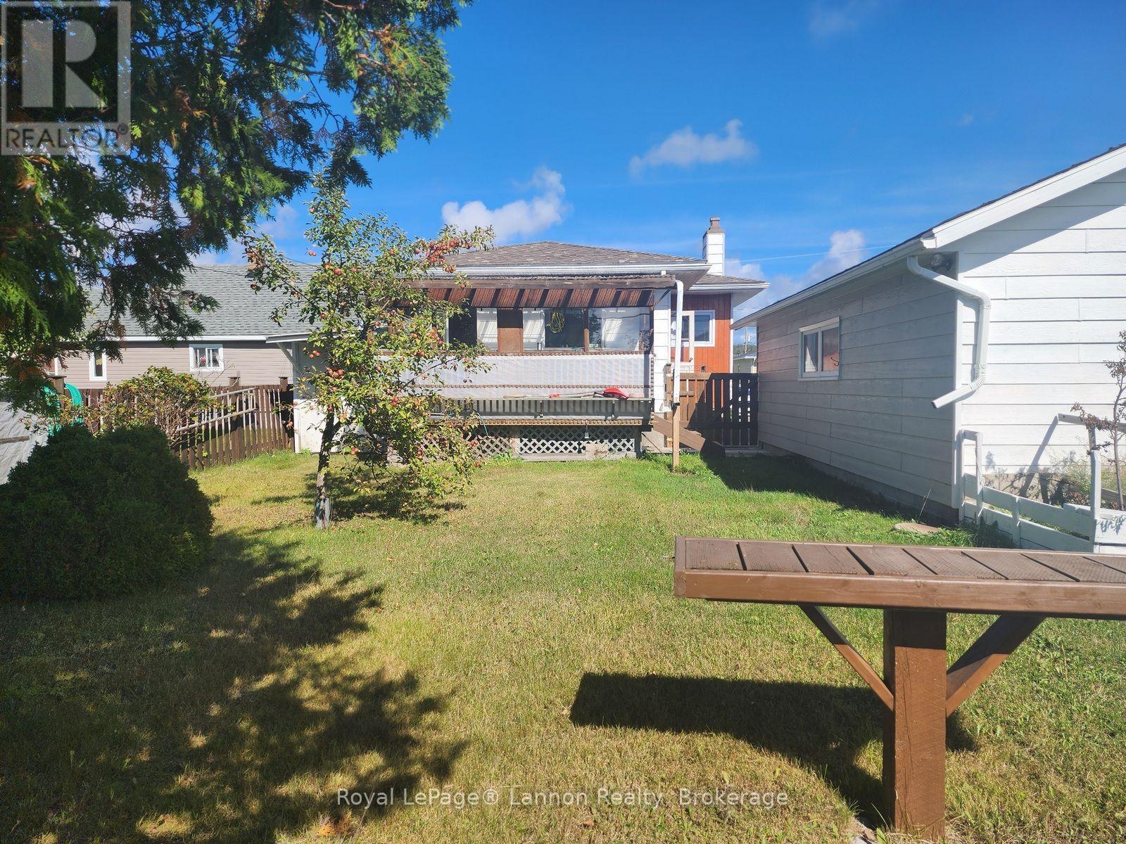 306 Walker Street E Property Photo 31