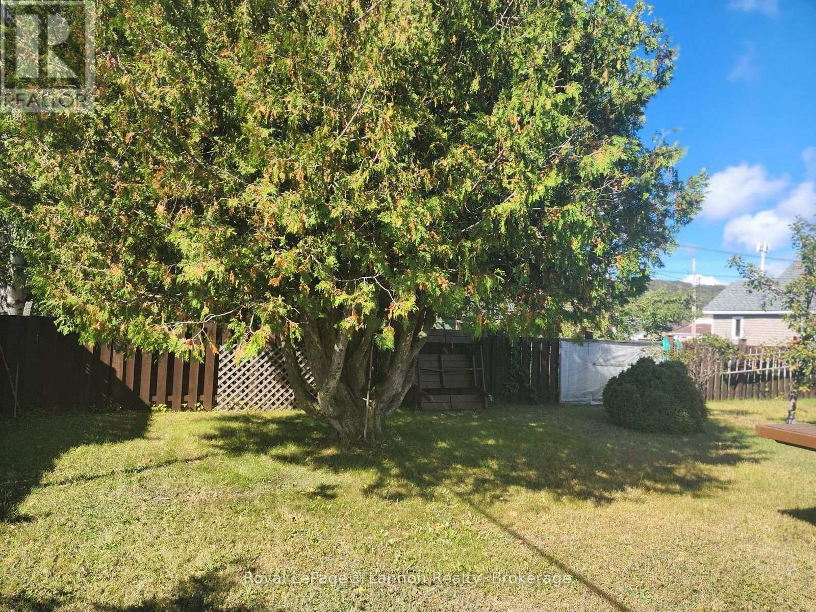 306 Walker Street E Property Photo 32