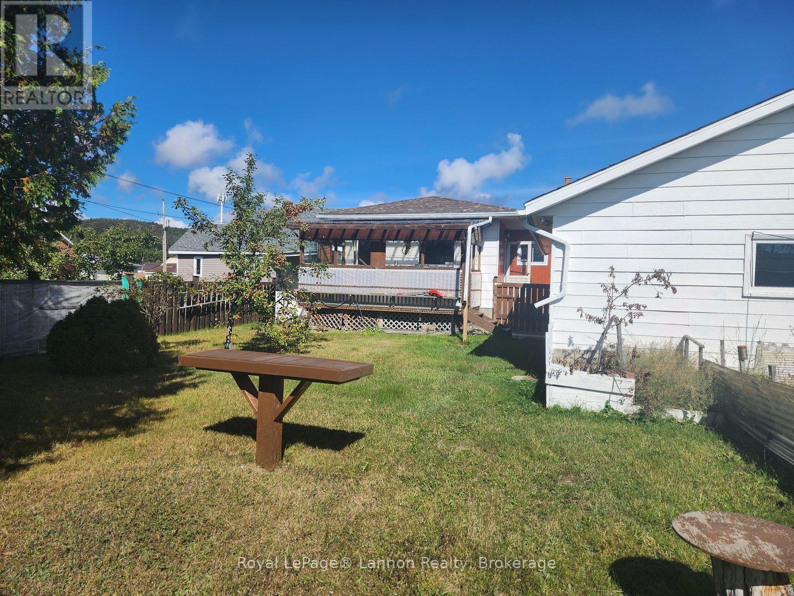 306 Walker Street E Property Photo 33
