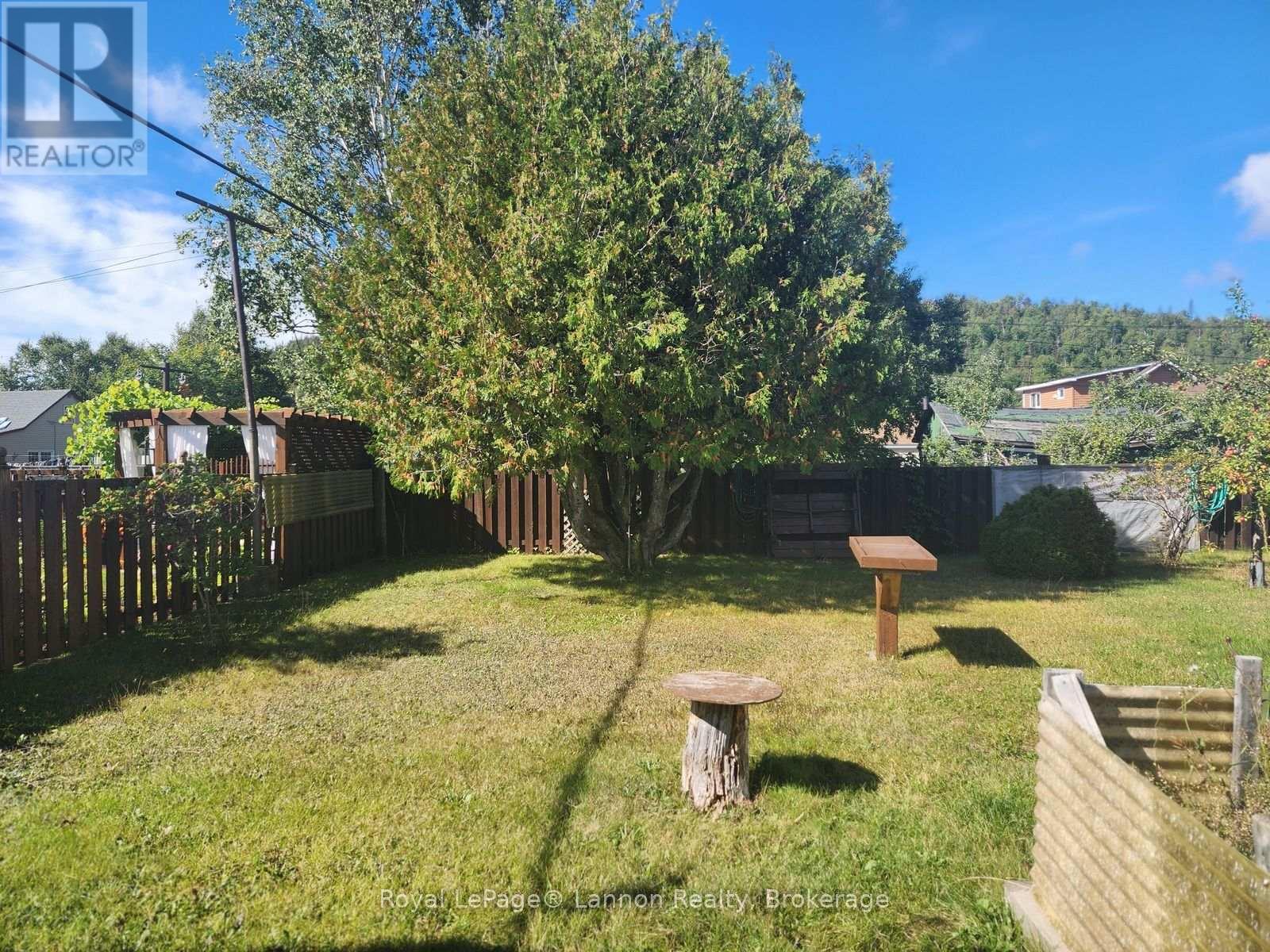 306 Walker Street E Property Photo 35