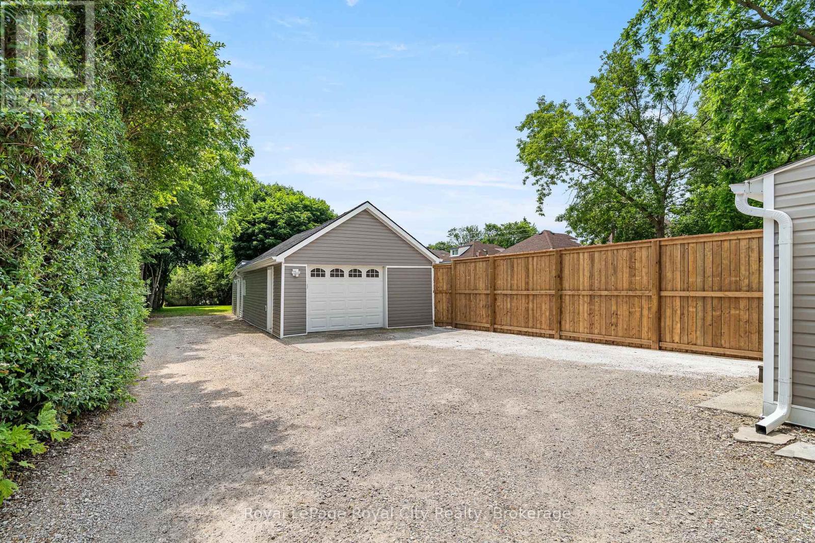 183 Elizabeth Street Property Photo 41