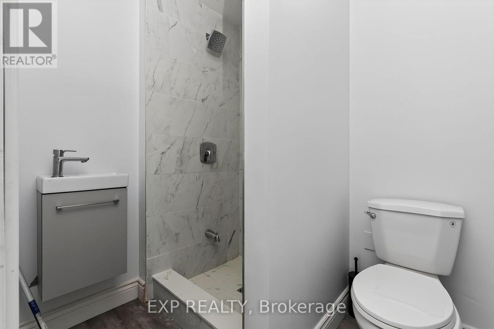 194 South Road Property Photo 9