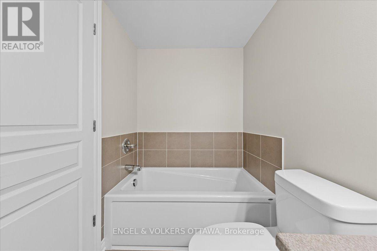 75 Blueheart Bay Property Photo 35
