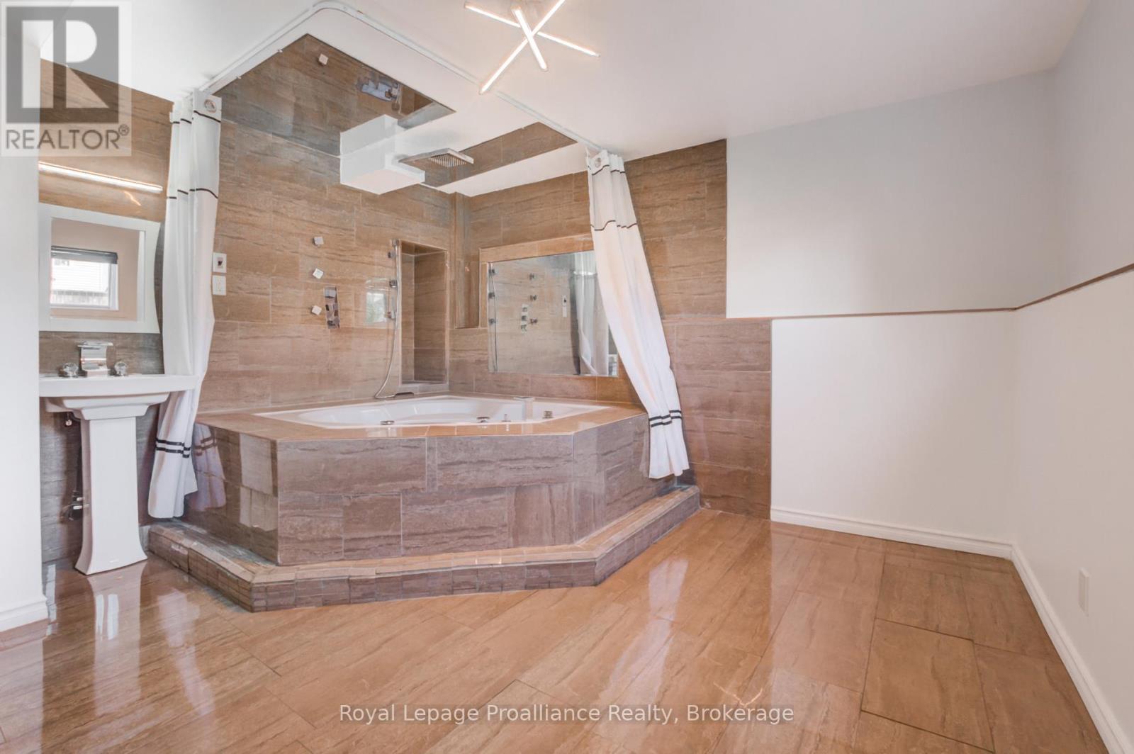 120 Raglan Street Property Photo 31