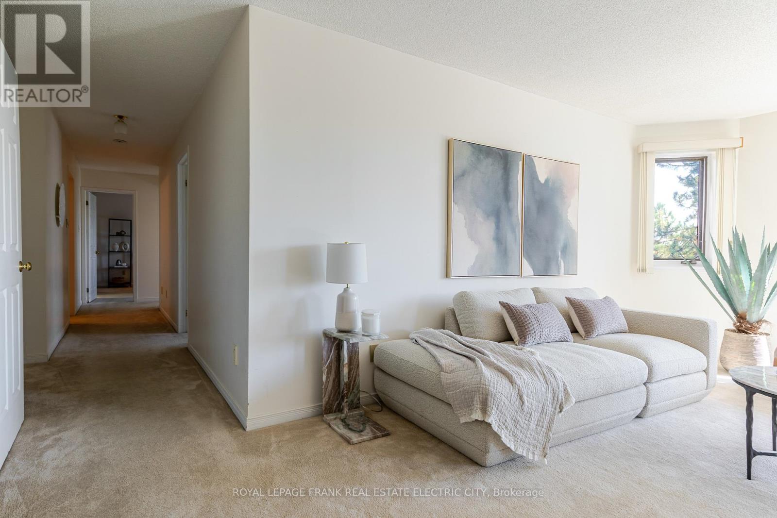 30 - 36 Champlain Crescent Property Photo 20