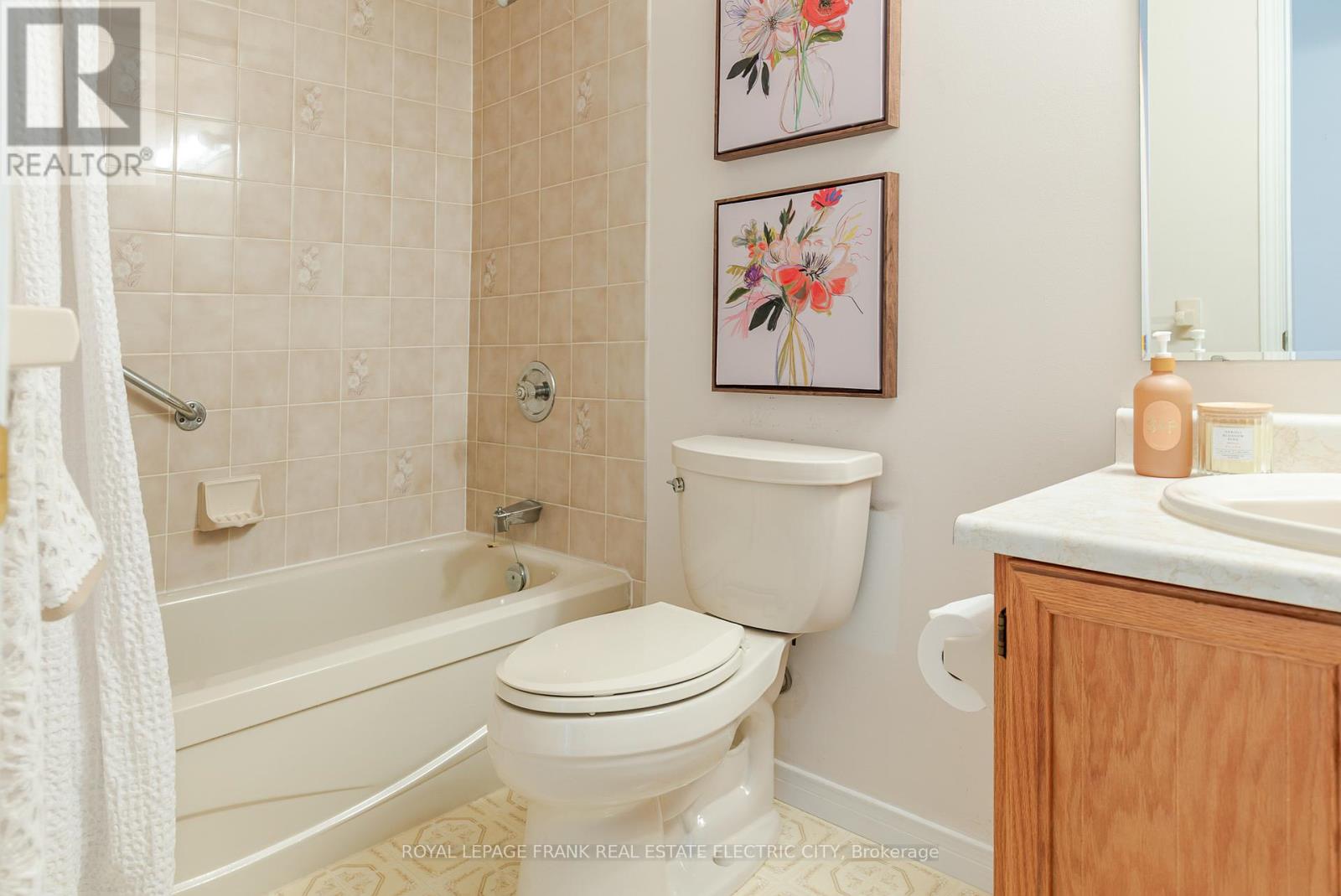 30 - 36 Champlain Crescent Property Photo 24