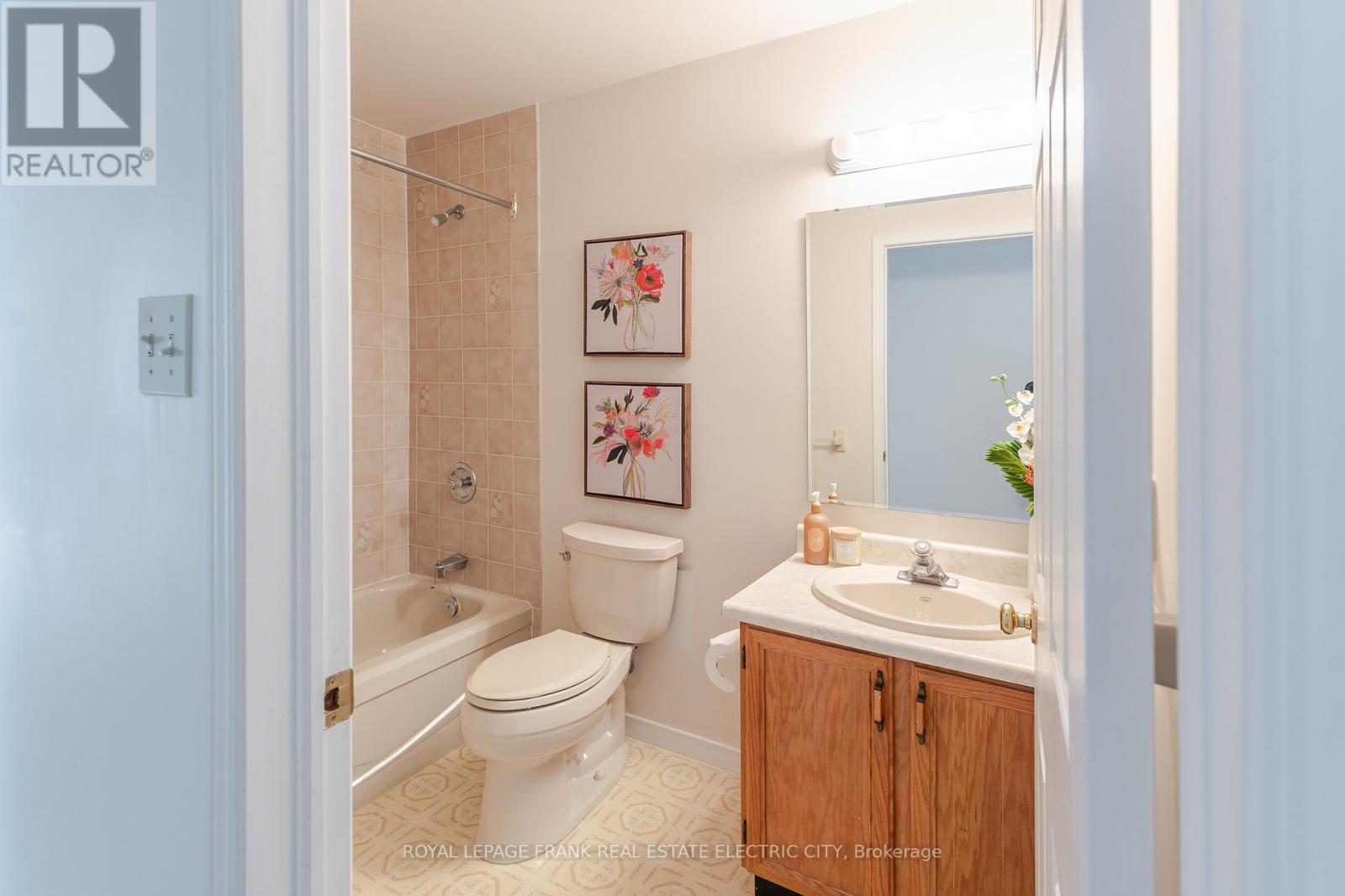30 - 36 Champlain Crescent Property Photo 25