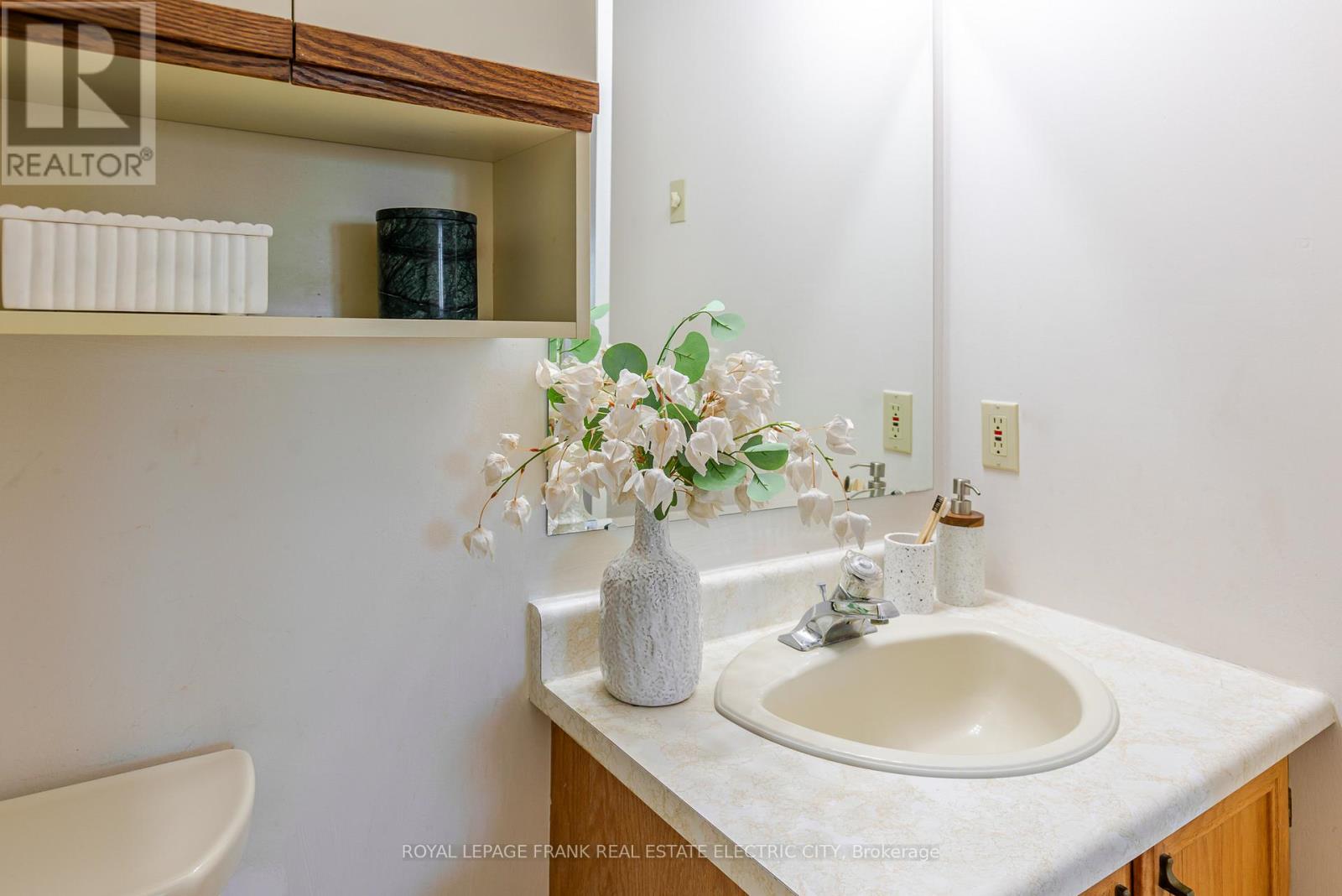 30 - 36 Champlain Crescent Property Photo 32