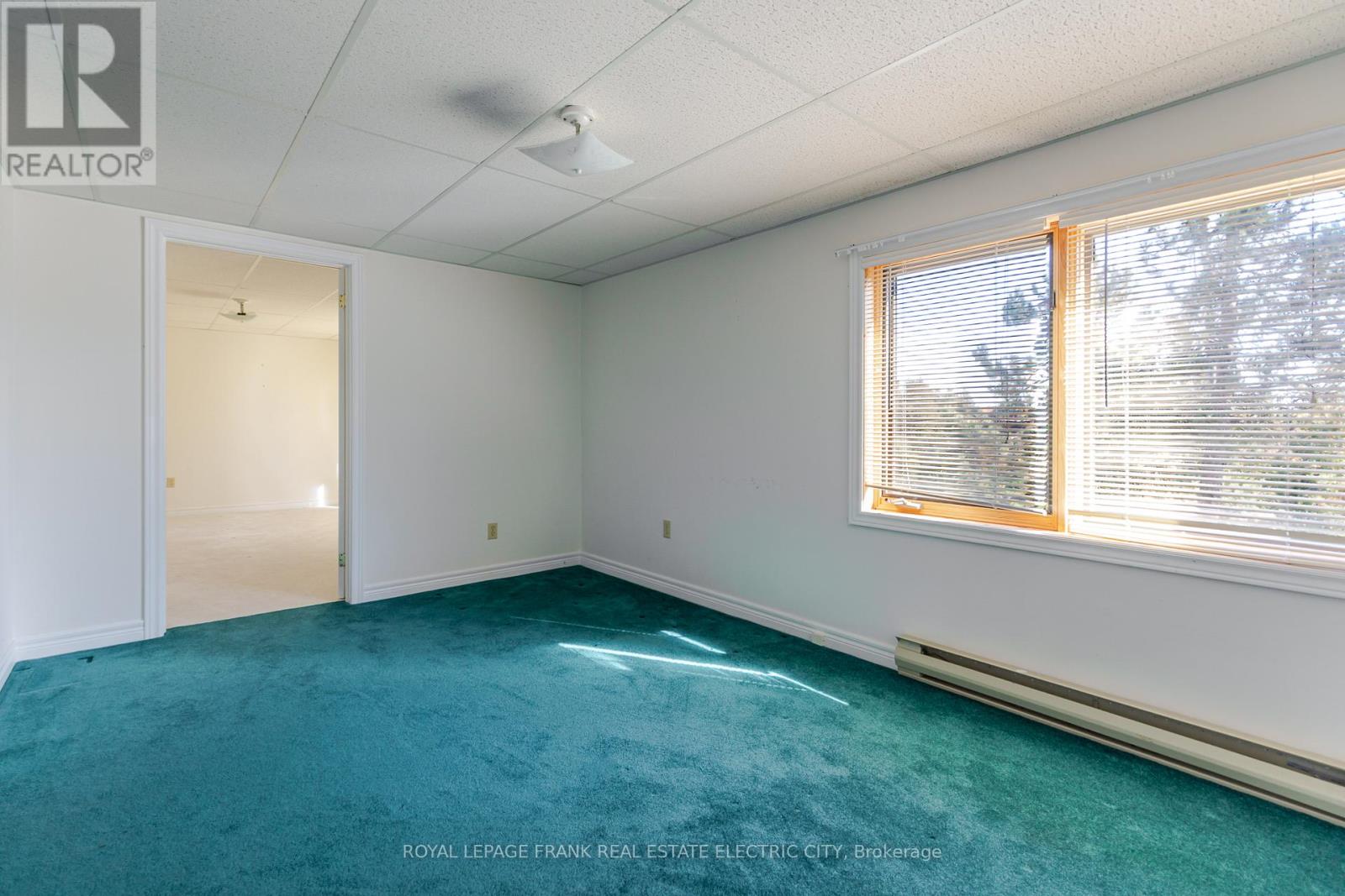 30 - 36 Champlain Crescent Property Photo 40