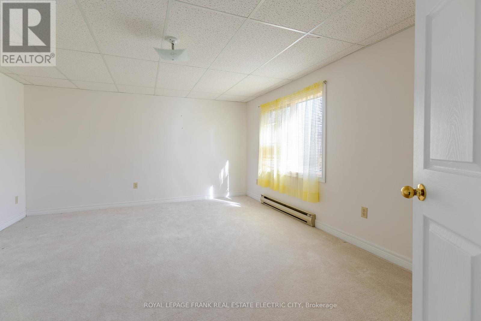 30 - 36 Champlain Crescent Property Photo 42
